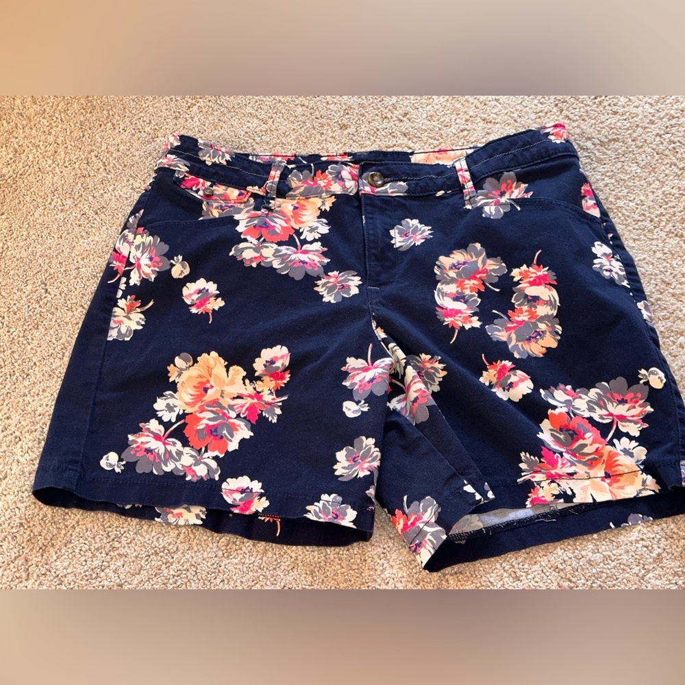 Lee Natural Fit Floral Women's Shorts. Size 10